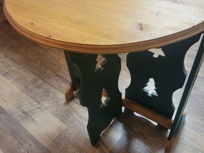 Rustic Folding Wood Table – 25" x 30"