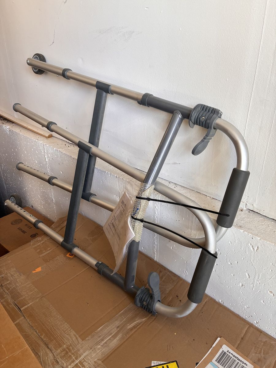 4 wheels walker , like new
