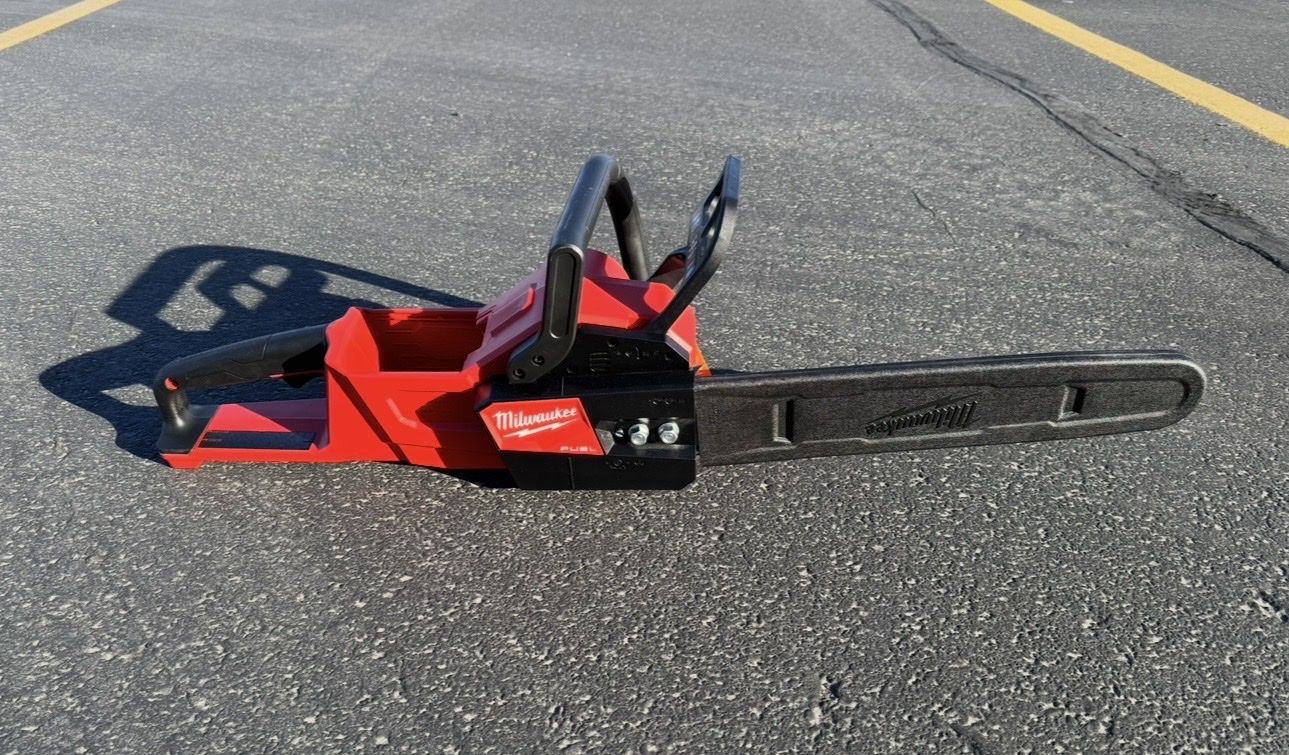 NEW Milwaukee M18 FUEL 16 in Chainsaw