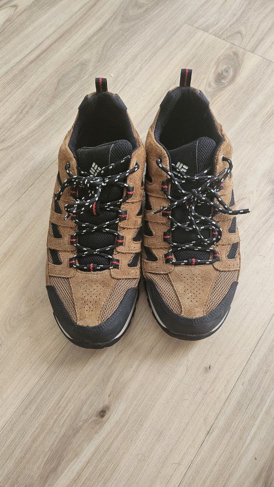 men's 10 Columbia hiking shoes.
