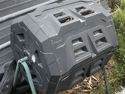 /nice compost bin.