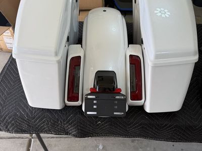 2025 street glide rear fender, saddlebags, lights and wiring.