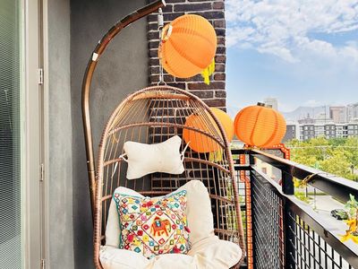 Swing chair lounge