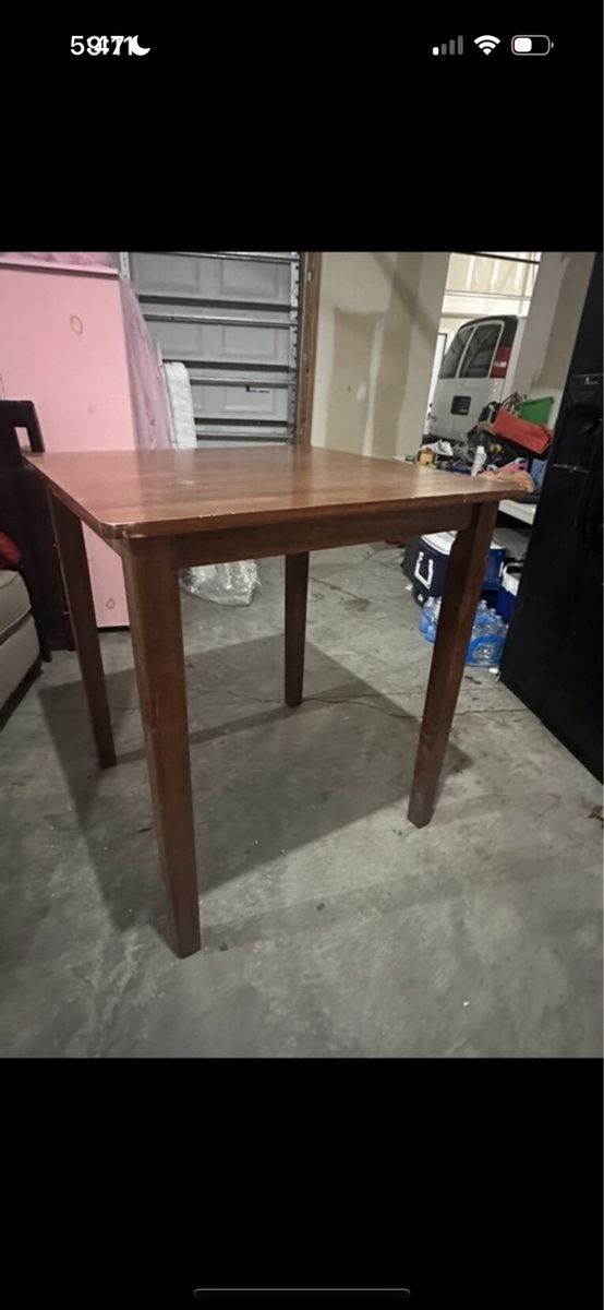 Table no chairs