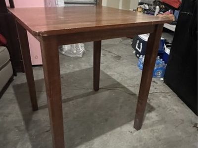 Table no chairs