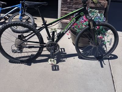 Specialized Hardtail Mountain Bike - Black/Green, Disc Brakes