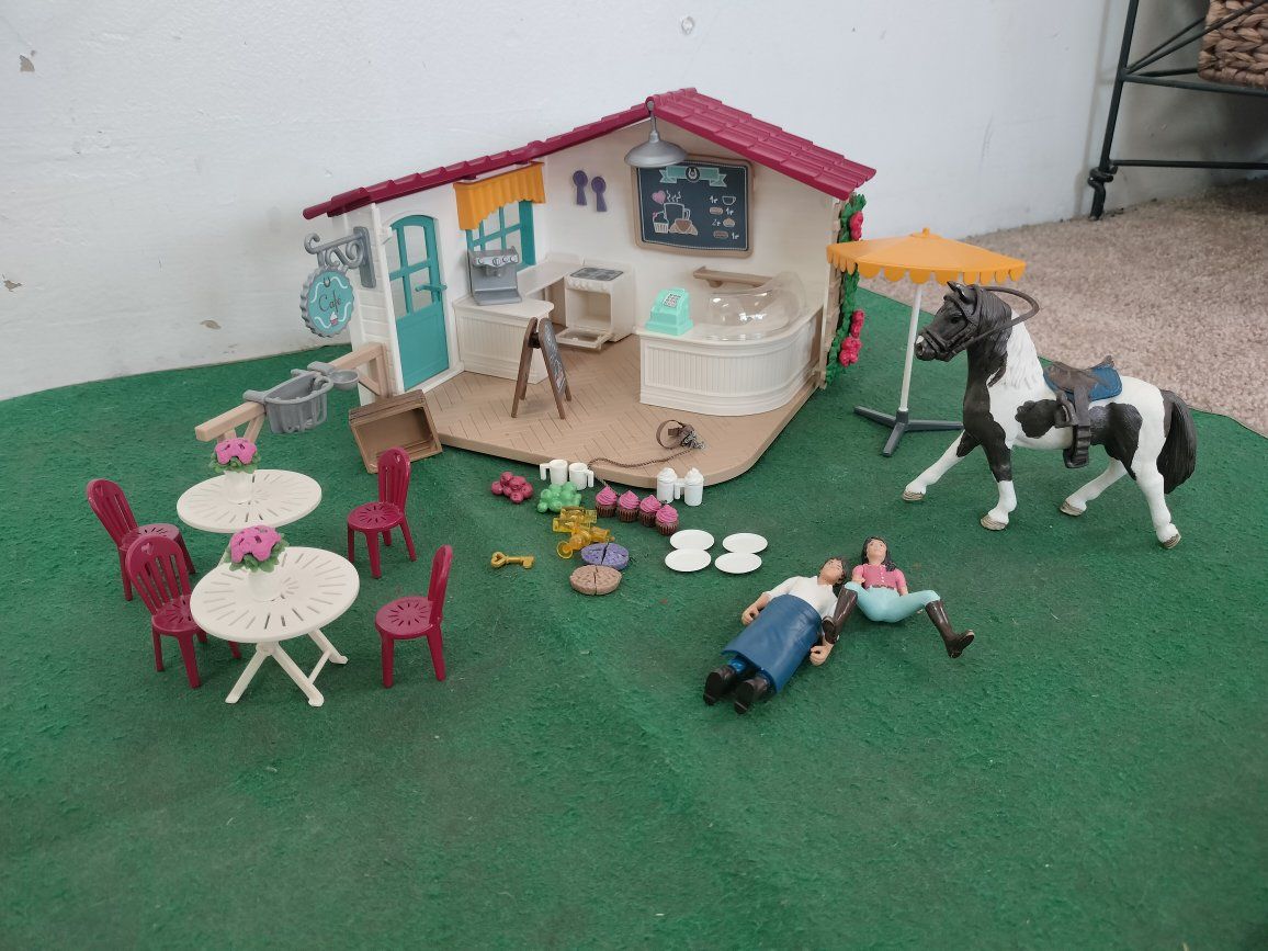 Schleich Cafe