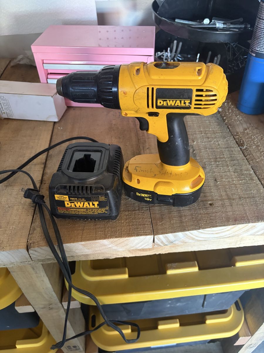 DEWALT DC759 18V 1/2" Cordless Drill/Driver Kit with Charger - Used Good Condition