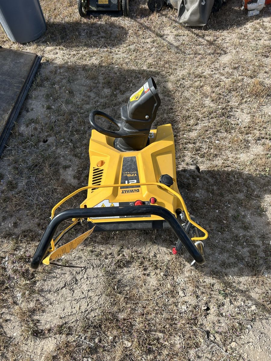 DeWalt 21” paddle snow blower