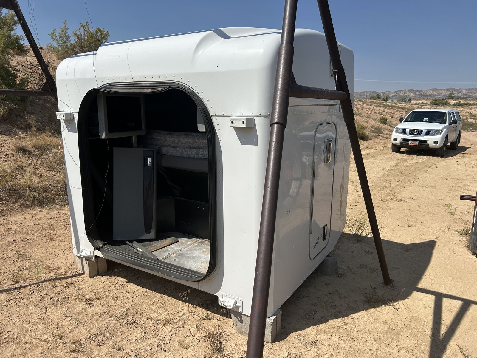 60" Peterbilt Midroof Truck Sleeper