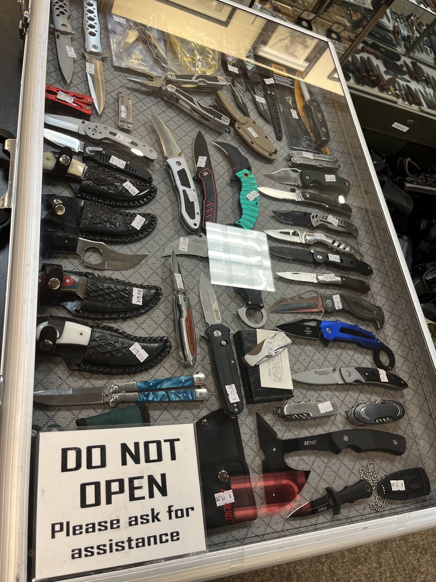 KNIVES, KNIVES & MORE KNIVES! KNIFE SALE @ "UNITE" IN THE SOUTH TOWN MALL