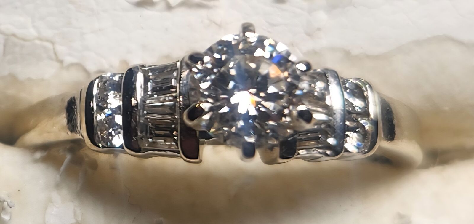 Timeless Natural Diamond Ring – Elegant Vintage-Inspired Design