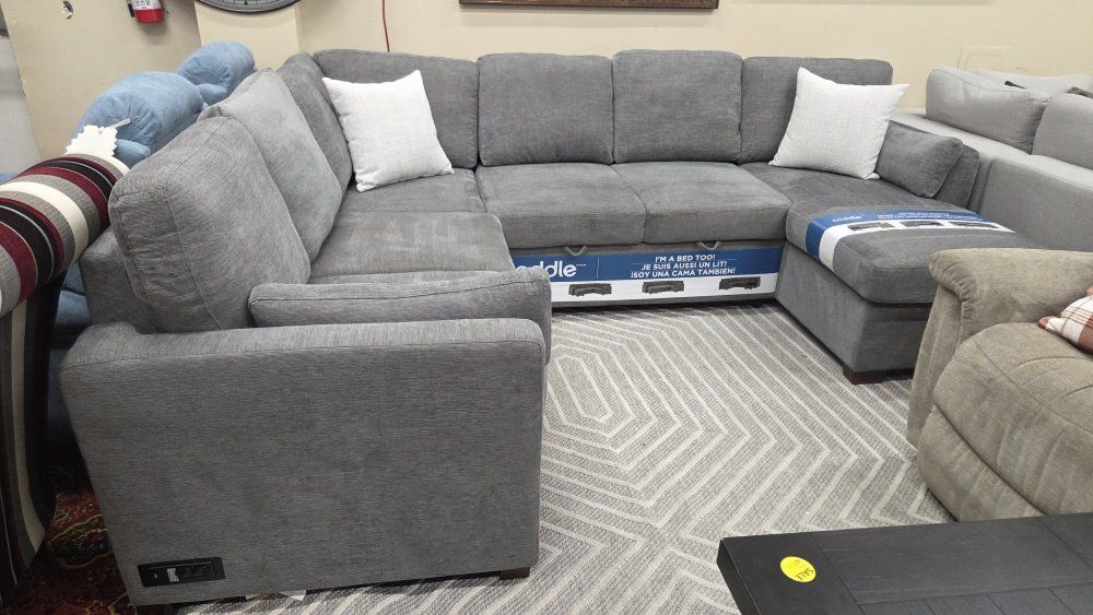 🪎 4-Piece Reversible Sleeper Sectional with Storage