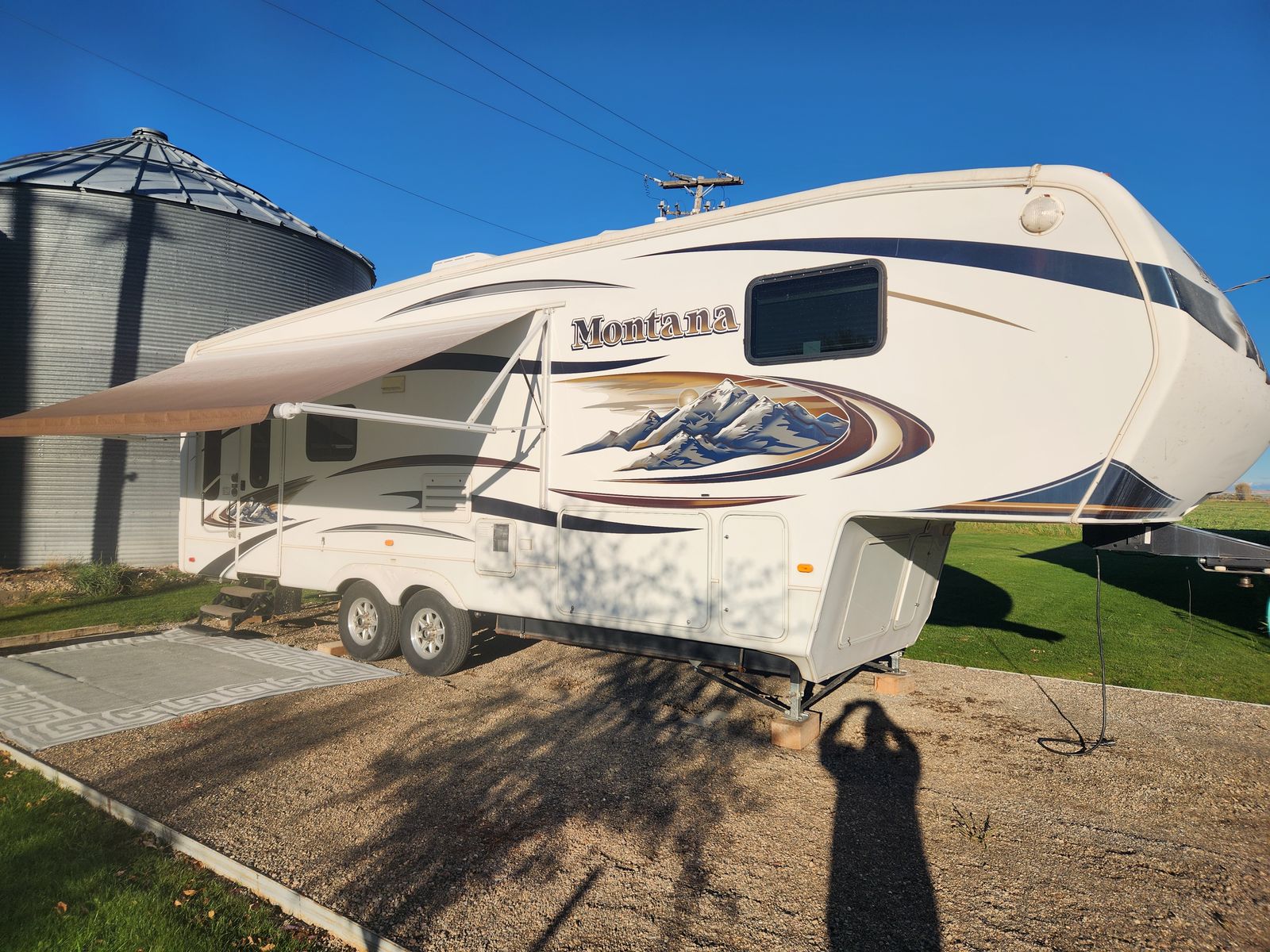 2010 Montana Hickory Edition 5th wheel