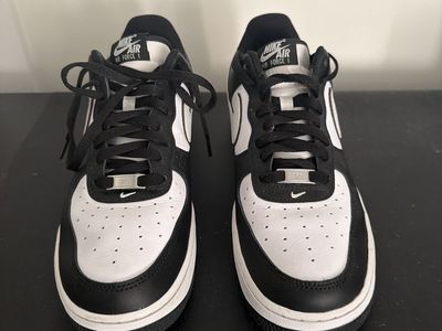 NIKE AIR FORCE 1 '07 / Size 11.5 / Black/ White