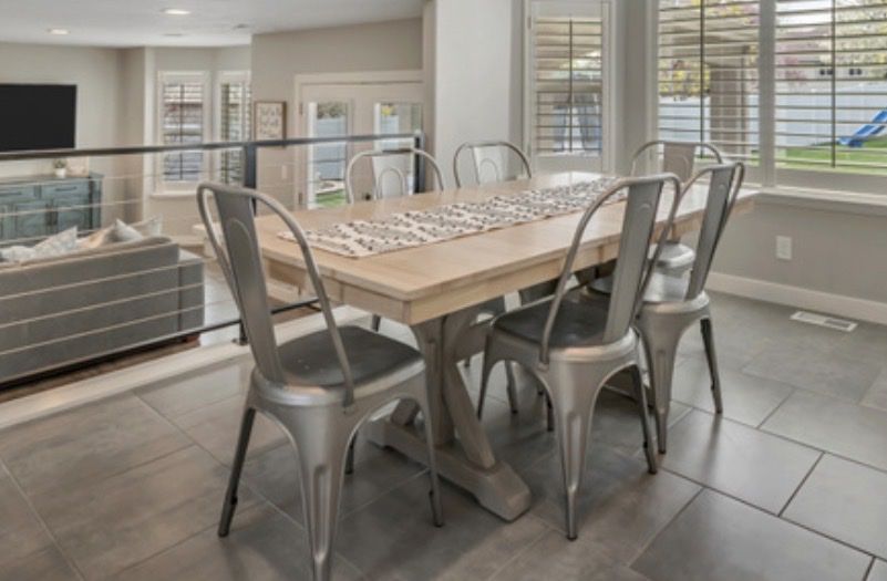 Cute Modern Farmhouse table