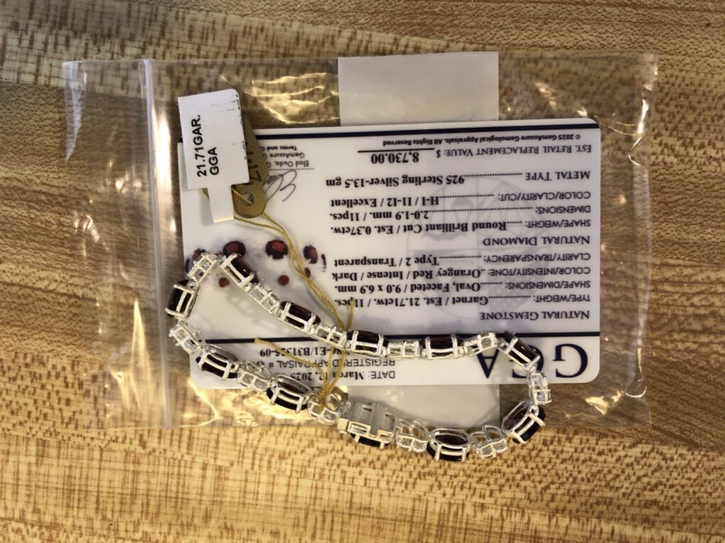 Garnet Gemstone Bracelet With Natural Dimonds.