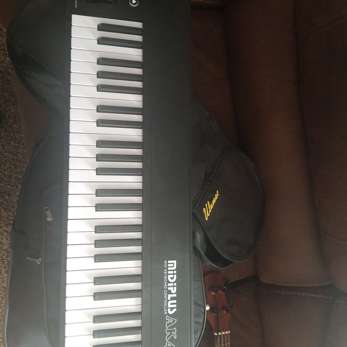 Midiplus AK490 midi controllee