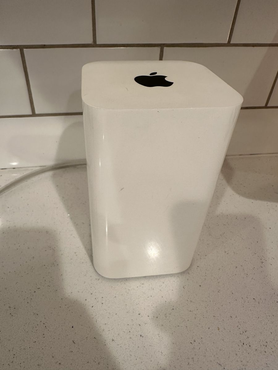Apple AirPort Extreme WiFi router