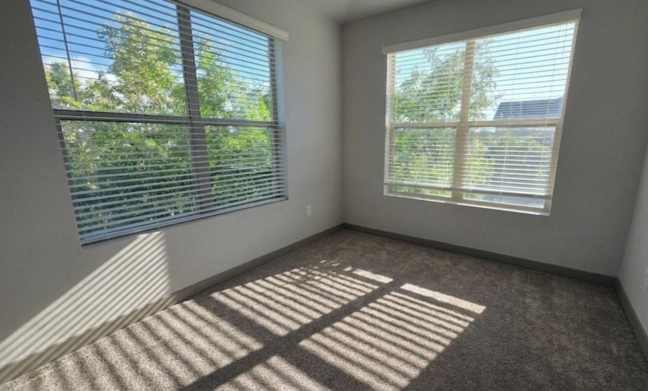 Private bedroom with shared bathroom in Pleasant Grove