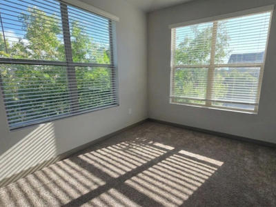 Private bedroom with shared bathroom in Pleasant Grove