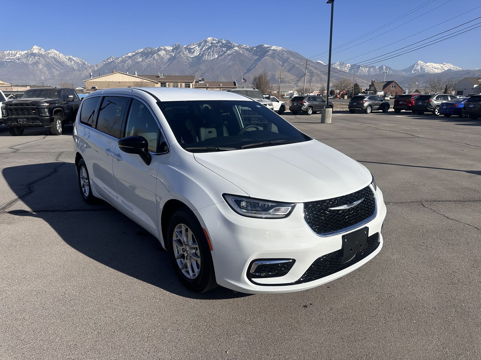 2025 Chrysler Pacifica Select