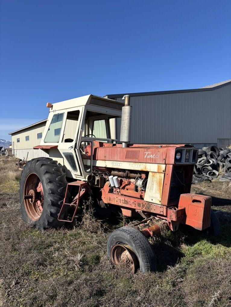 1972 International Farmall Harvester 1066