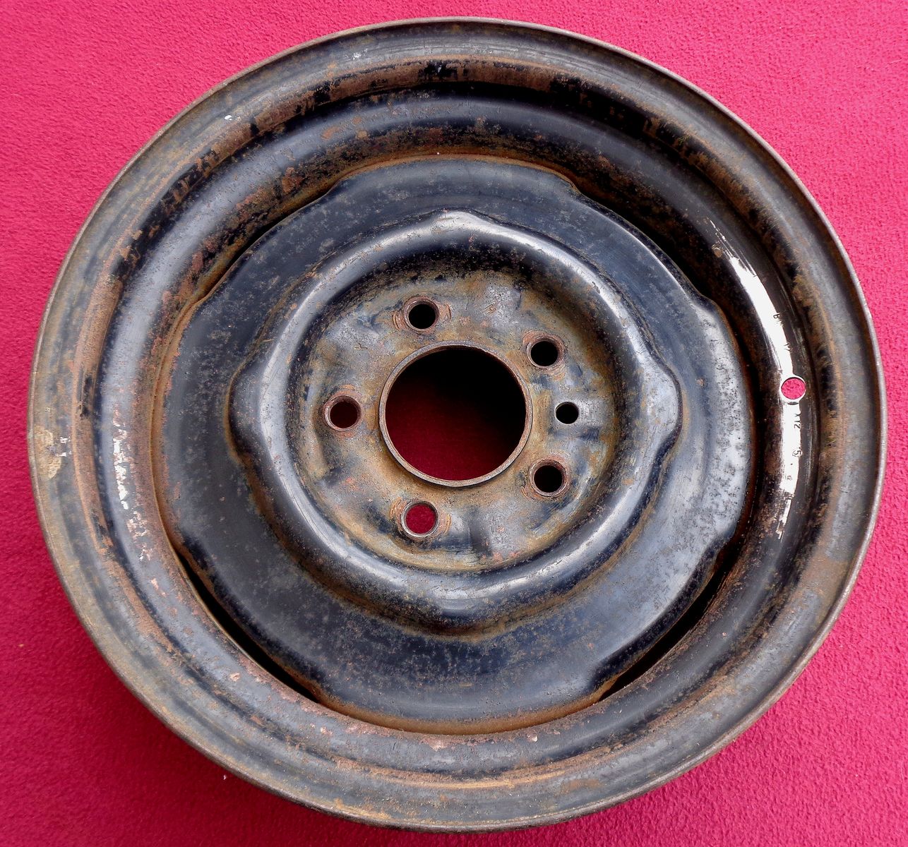 1969 DODGE CHARGER STOCK 14X5 1/2 steel rim very nice