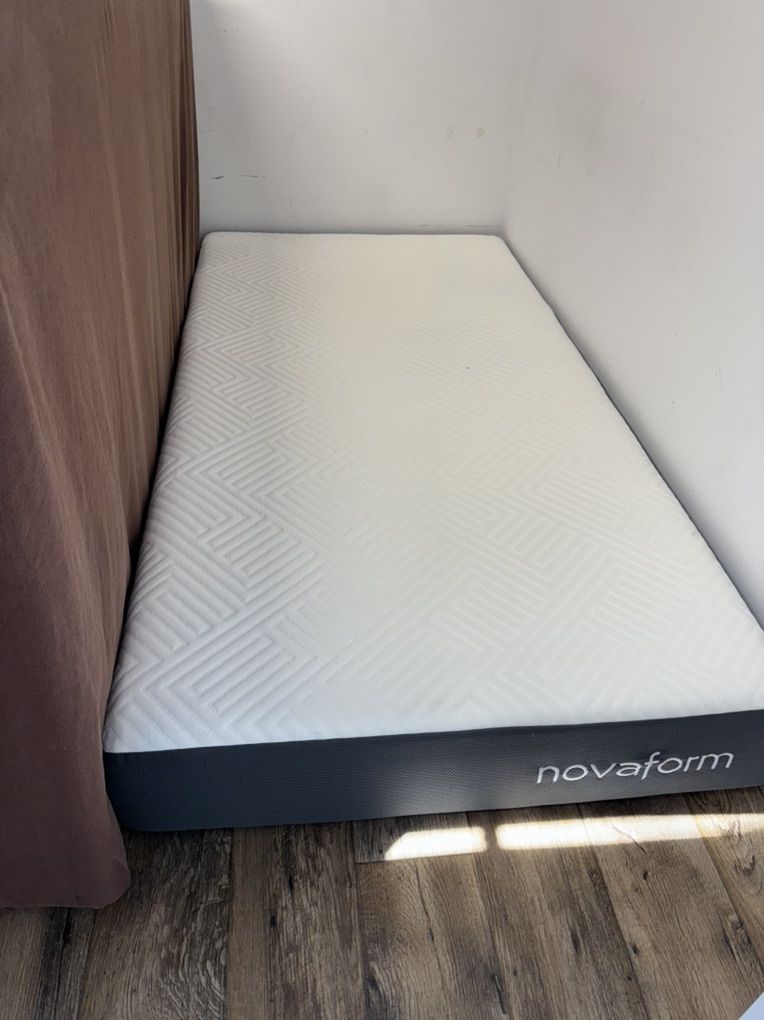 Novaform Single Bed w Boxspring and Frame
