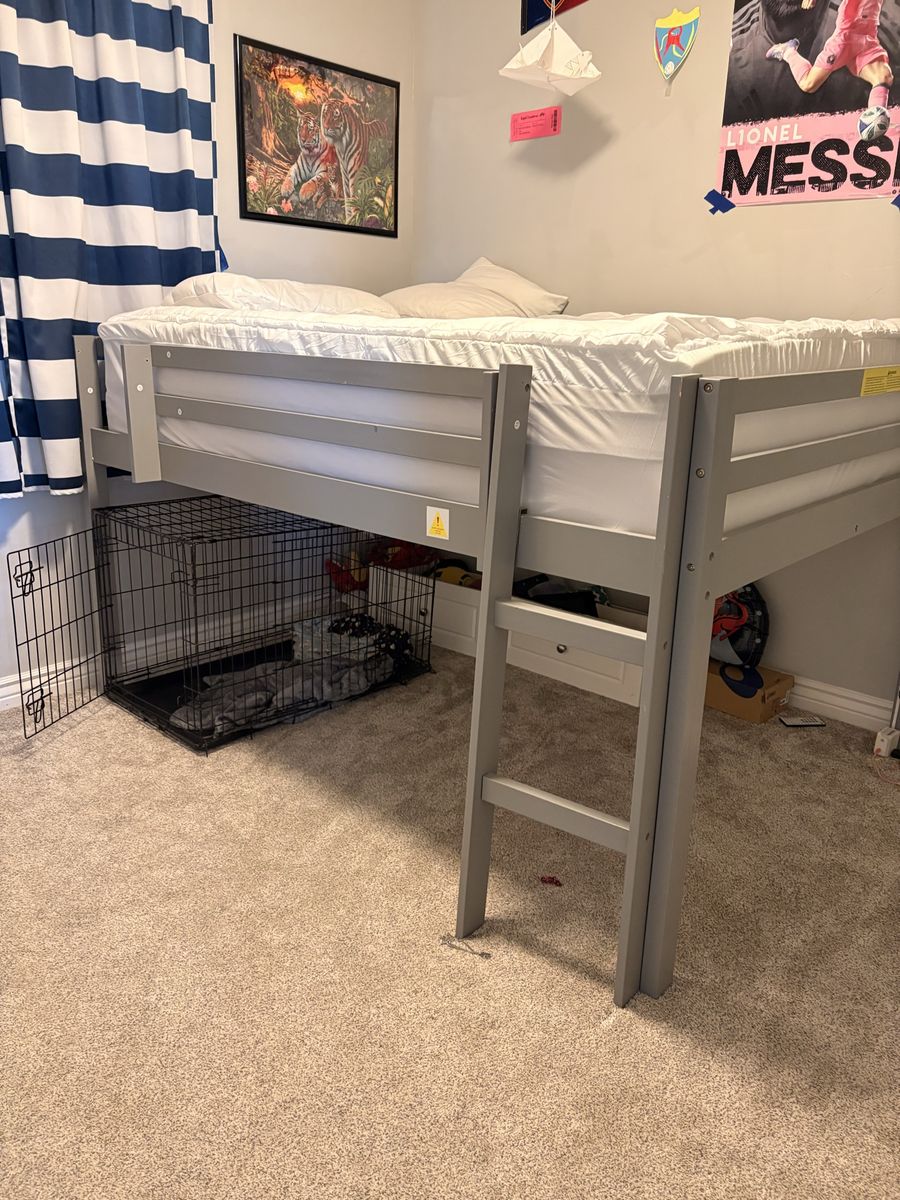 Full/queen loft bed