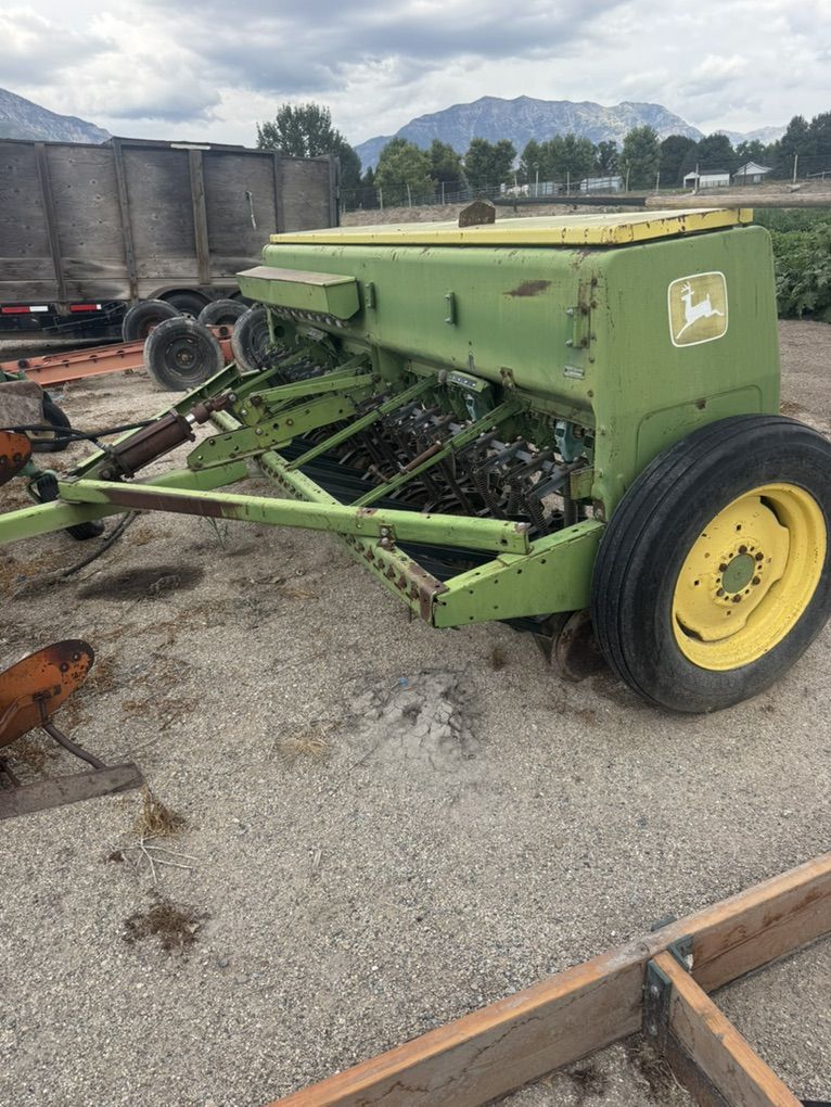 John Deere 8200 Grain Planter
