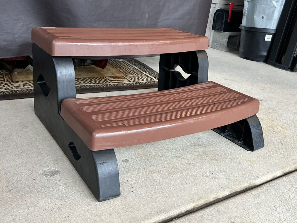 Plastic Hot Tub Stairs