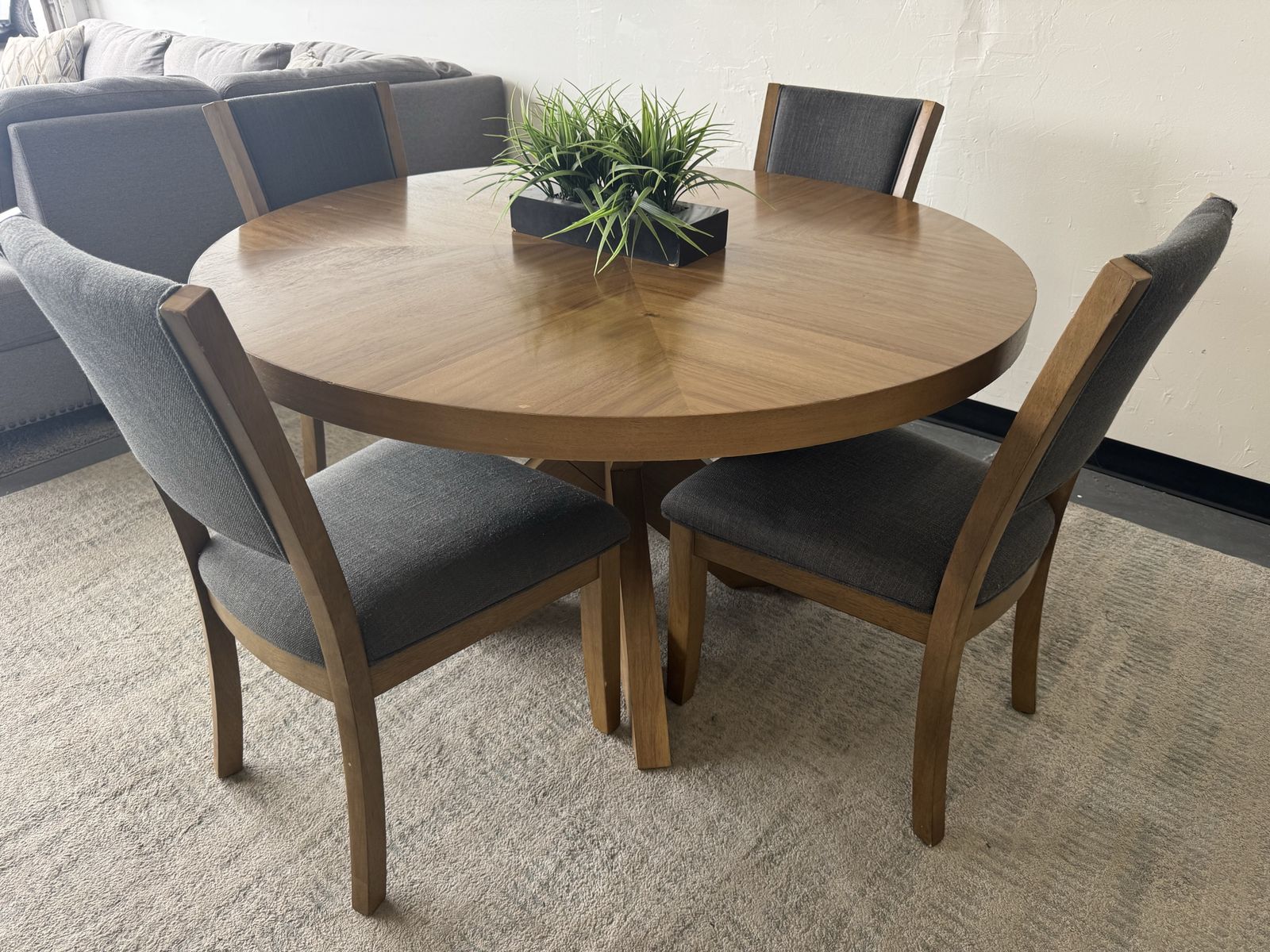 COSTCO 54 INCH ROUND DINING TABLE SET