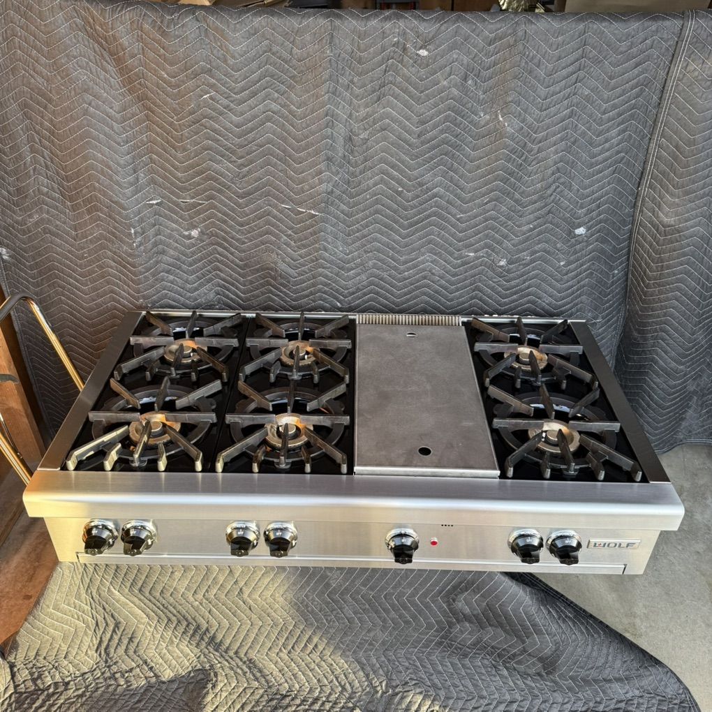 Wolf 48 Rangetop RT486G  6 Burners + Griddle