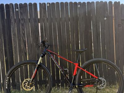 Giant Fathom 29er Hardtail Mountain Bike - Red/Black, Maxxis Tires, Disc Brakes 2023