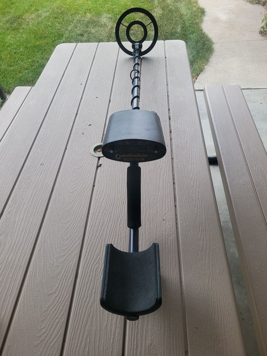 Bounty Hunter Pioneer 202 Metal Detector