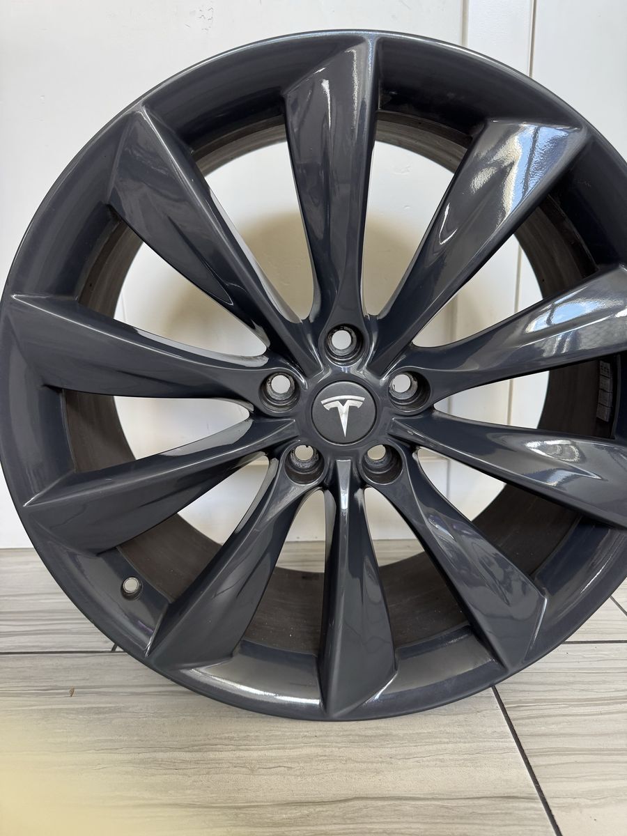 Tesla S model turbine wheel rim in gray 21 inch