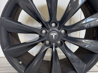 Tesla S model turbine wheel rim in gray 21 inch