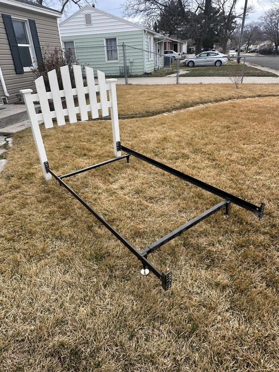 Twin Bedframe With Head Board