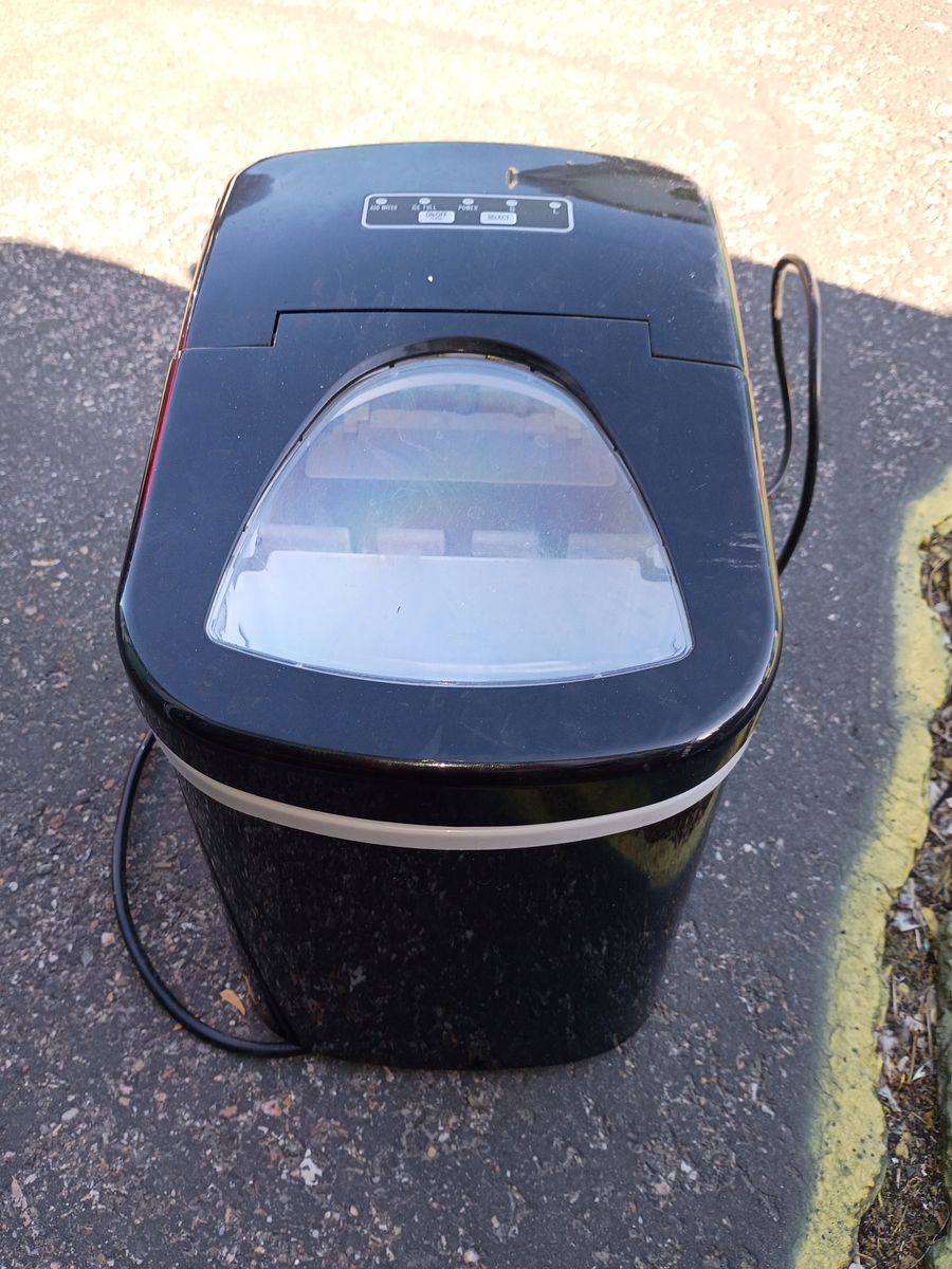 Large Tabletop Ice Maker