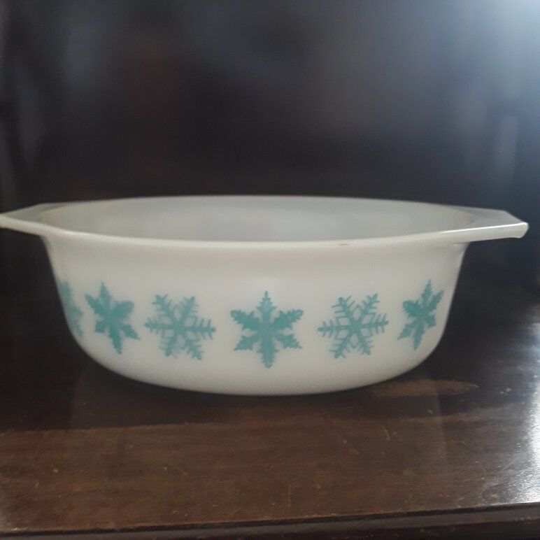 Pyrex Blue Snowflake 1-1/2 Qt Oval Casserole
