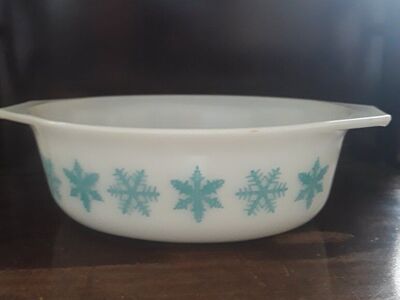 Pyrex Blue Snowflake 1-1/2 Qt Oval Casserole