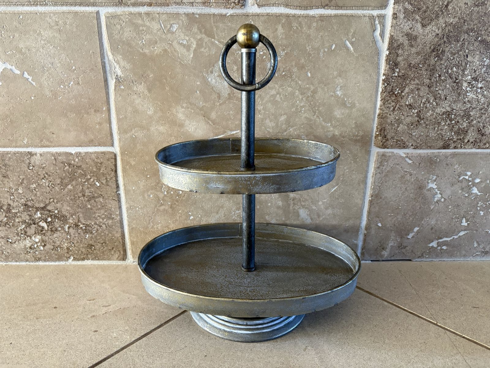 Metal 2 Tier Stand w/ Oval Trays Silver & Gold