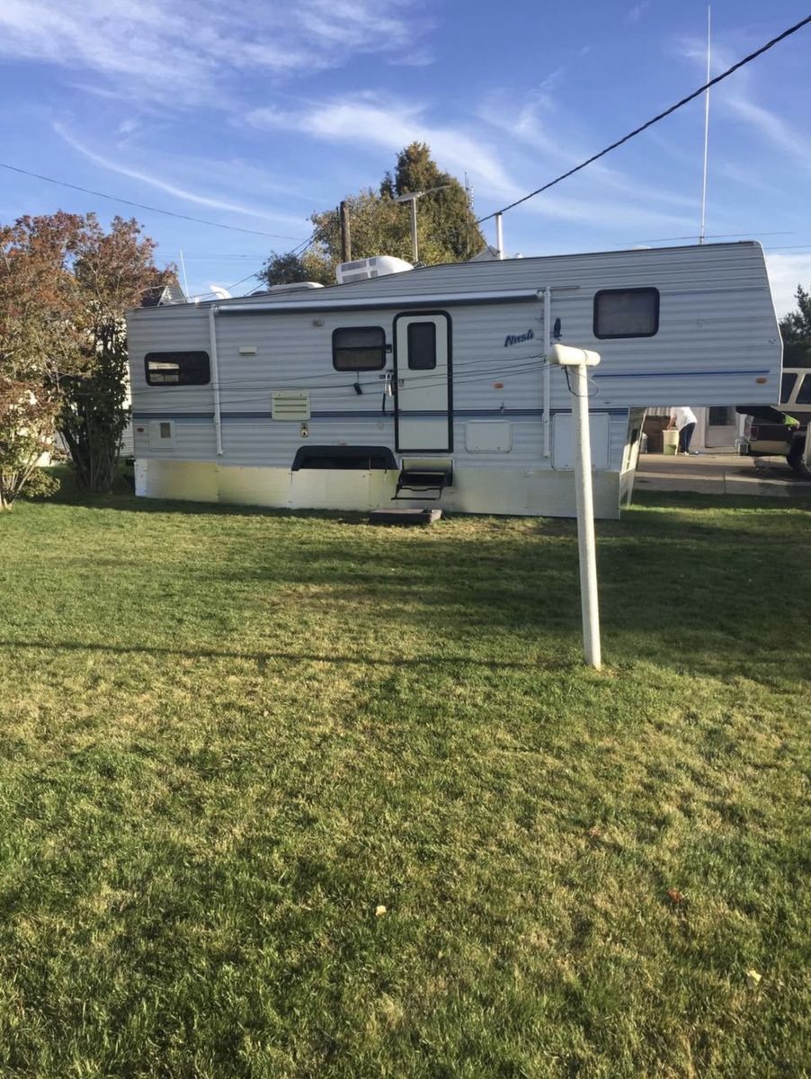 2000 Nash fifth wheel camper 