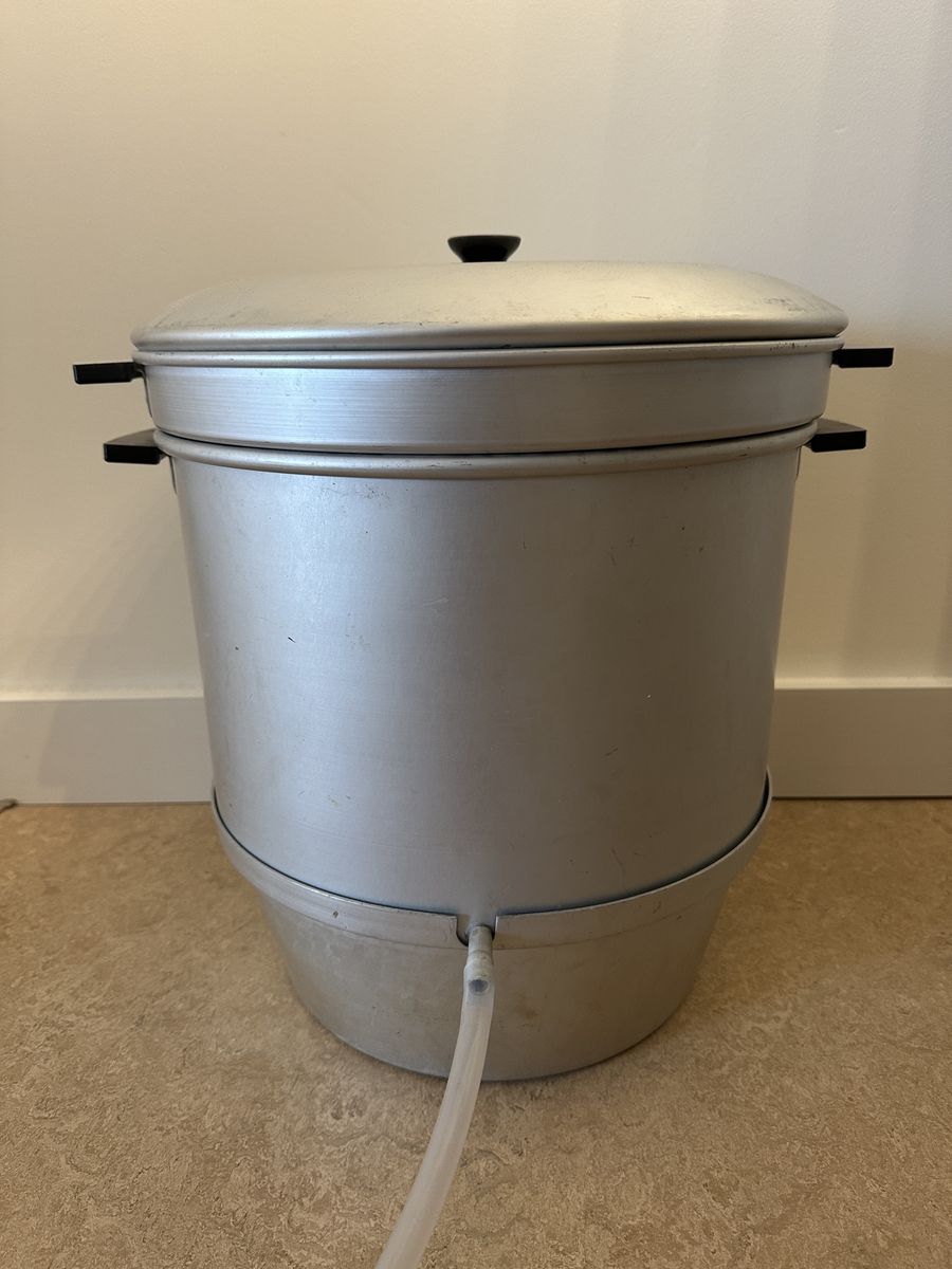 Nice Canning Steamer & Juicer
