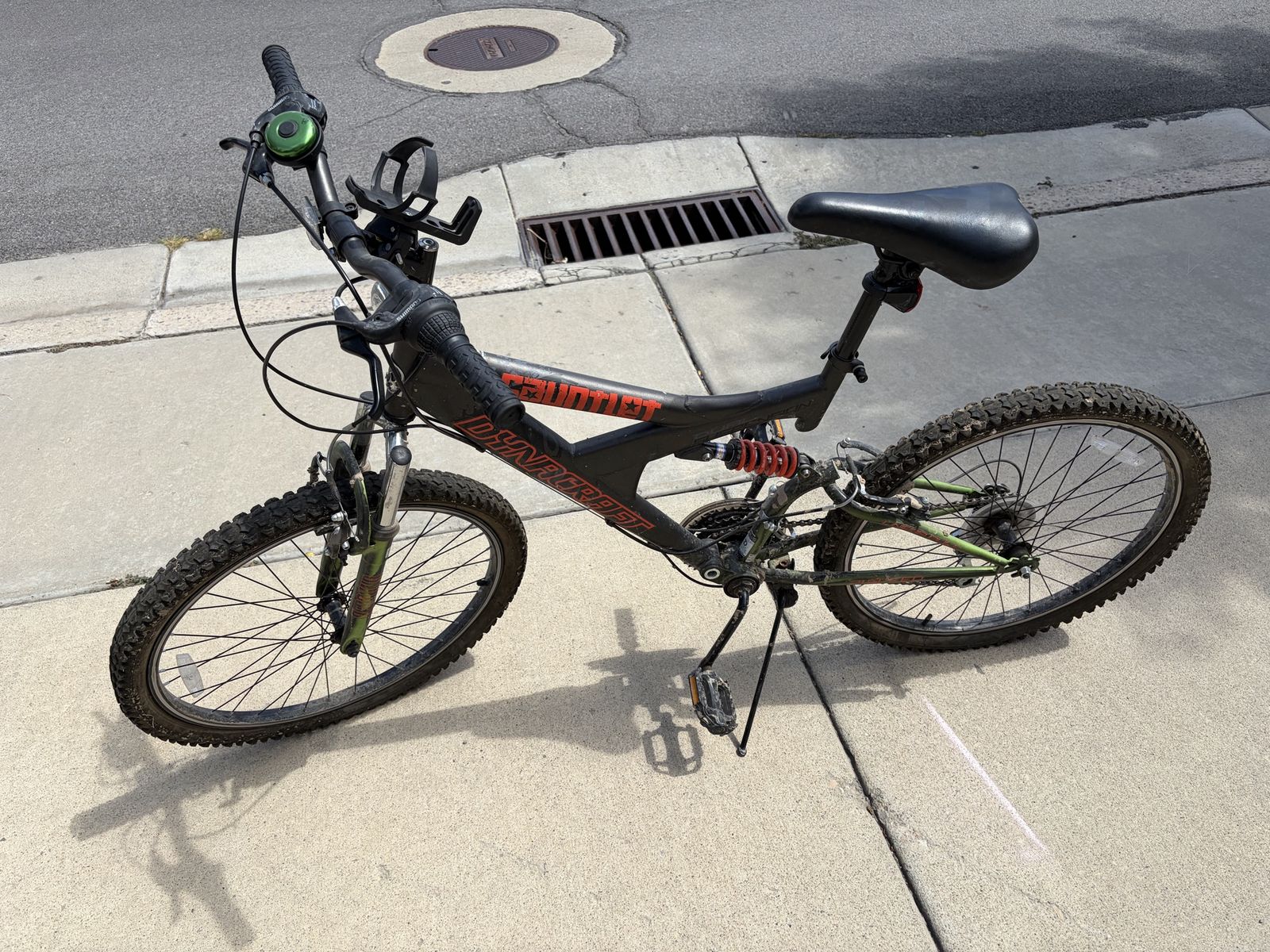 Black/Green kids Dynacraft Gauntlet mountain bike