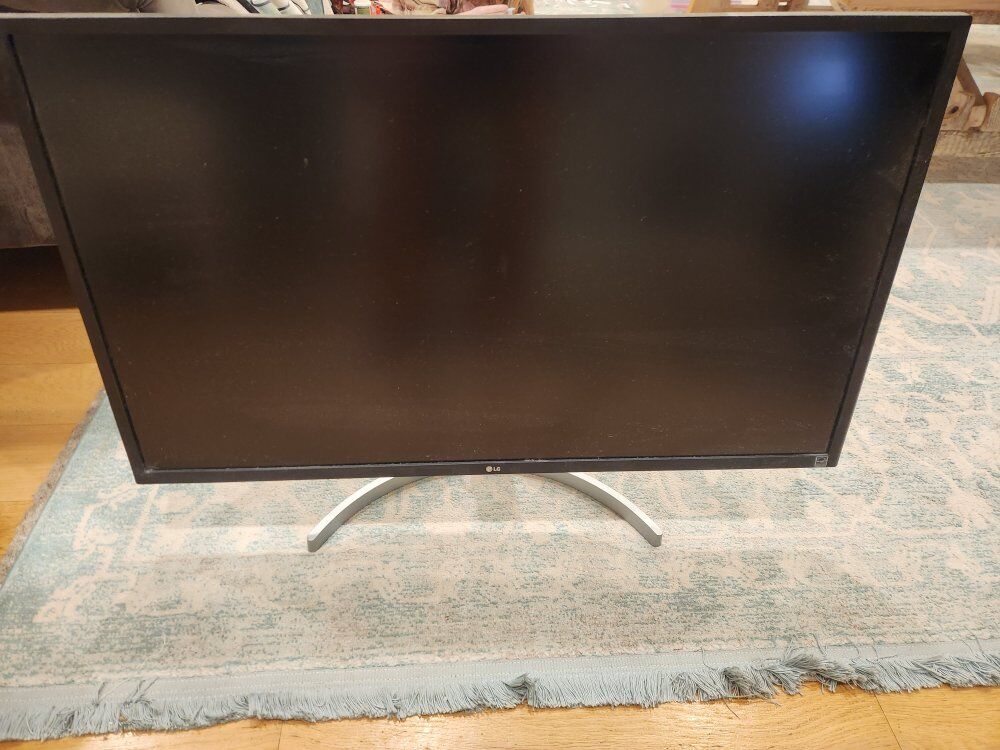 LG 32” 4K UHD Monitor (32UK50T-W) – Great for Work