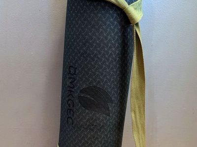 Yoga Mat- LIKE NEW