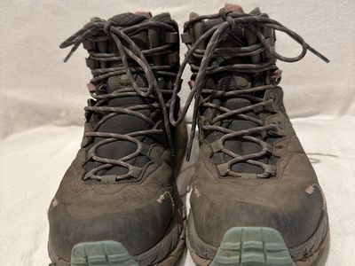 Hoka women size 7.5 lightweight Gore-Tex mid hiking boots
