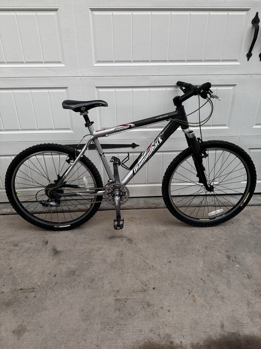 Diamondback Tamarak Mountain Bike, Deore Shimano Components, Hardtail, Unisex